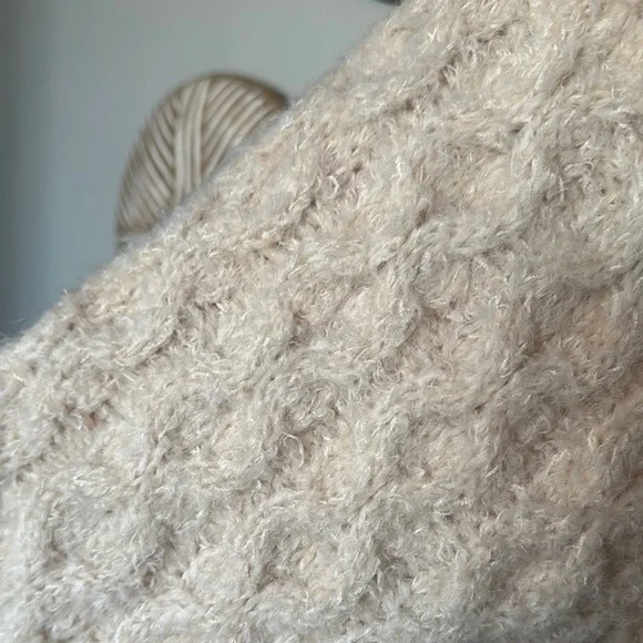 Cozy Cream Cable Knit Sweater - Picture 4 of 5